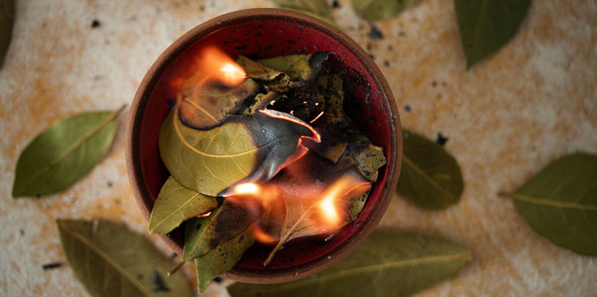 Burning bay leaves prosperity