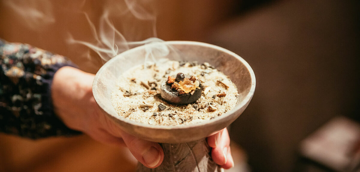 Interpreting incense smoke divination