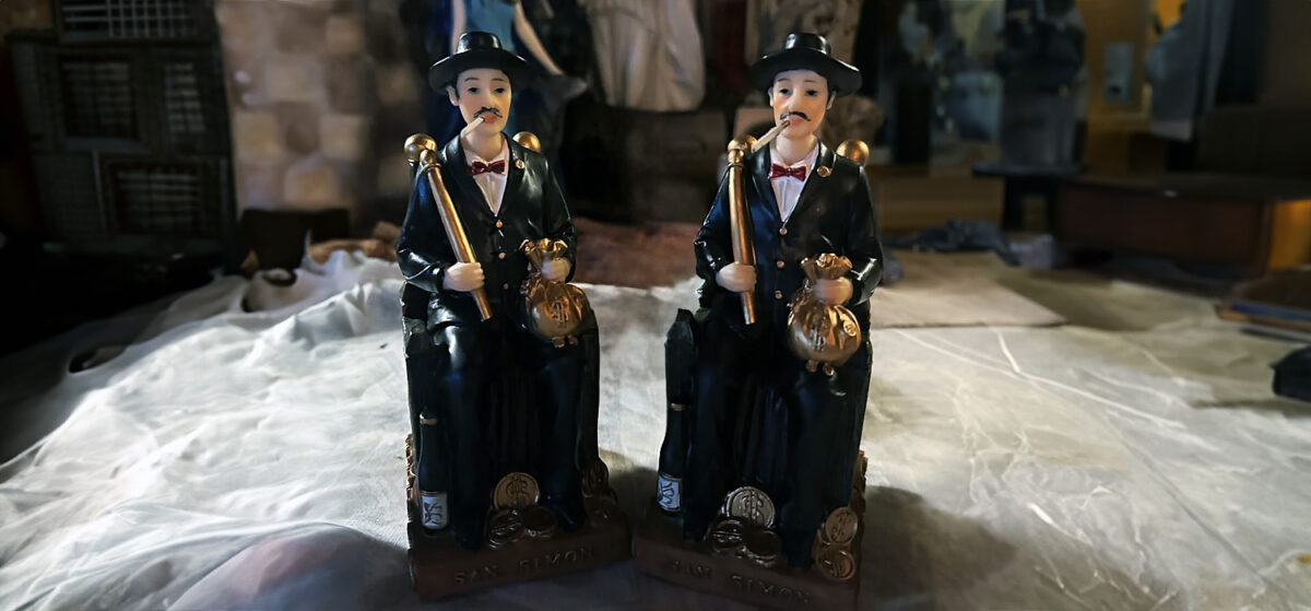 San simon statues