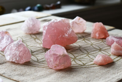 Rose quartz spiritual meaning benefits
